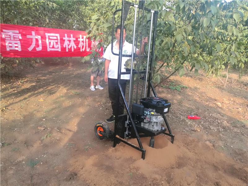 電線杆鑽坑機現代化打洞3米深（shēn）