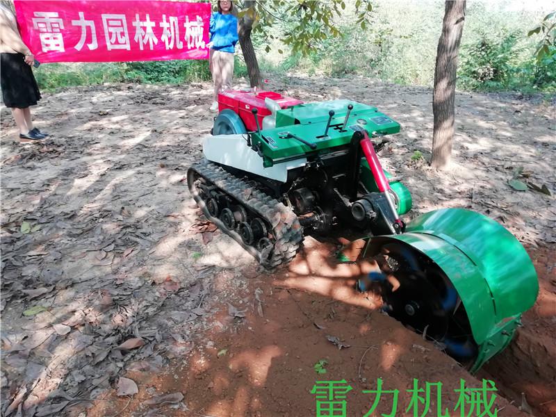 自走式除草機 多功能(néng)履(lǚ)帶鋤地機 自走式除草機 多(duō)功能履帶鋤地機