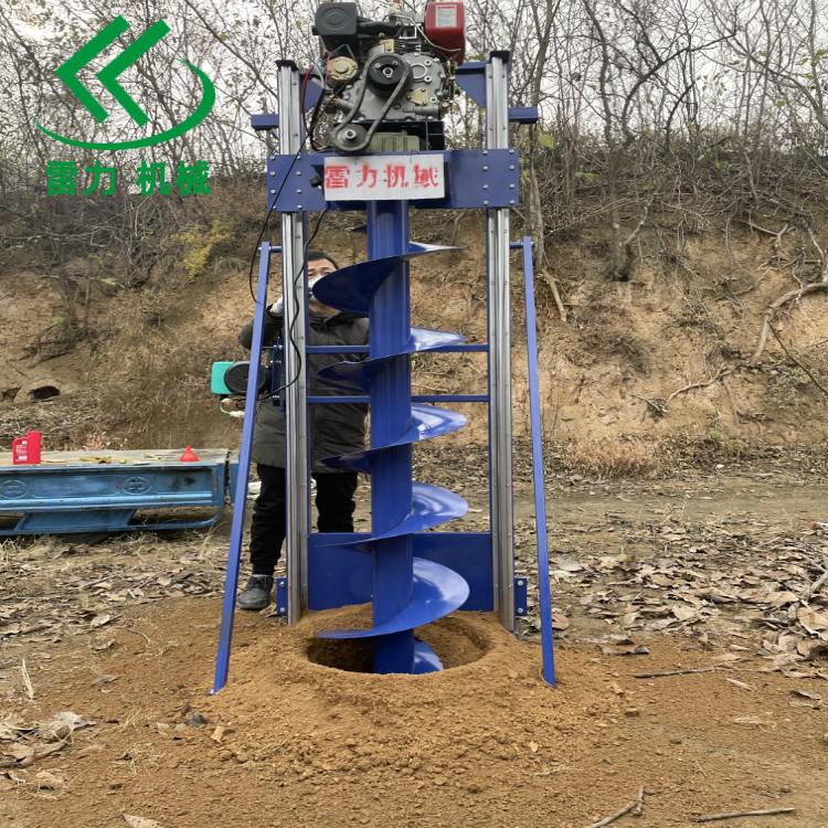 水泥杆鑽孔機栽杆(gǎn)立柱土洞(dòng)大開 水泥(ní)杆鑽孔機栽杆立柱土洞大(dà)開