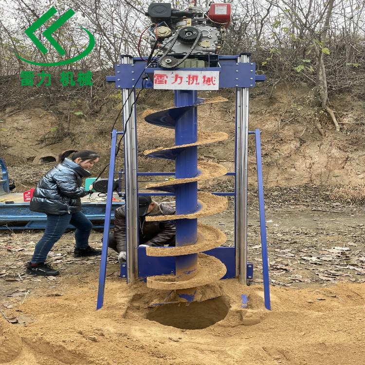 小(xiǎo)型打樁機.jpg 小(xiǎo)型打樁機.jpg