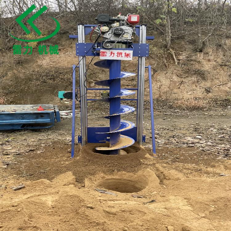 自動打樁鑽孔機.jpg 自動打樁鑽孔(kǒng)機.jpg