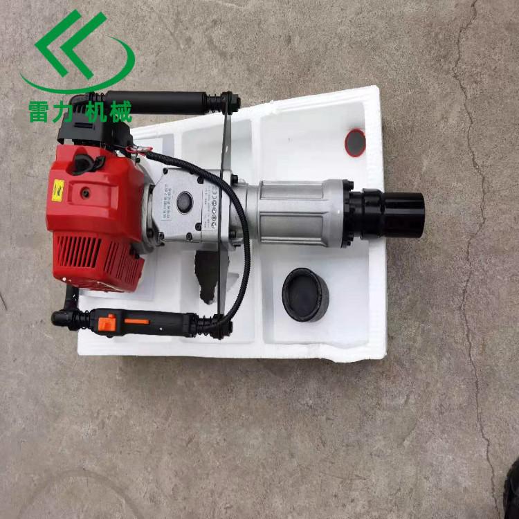 小型打樁(zhuāng)機光伏支柱深(shēn)入鑽孔 小(xiǎo)型打樁機光伏支柱深入鑽孔