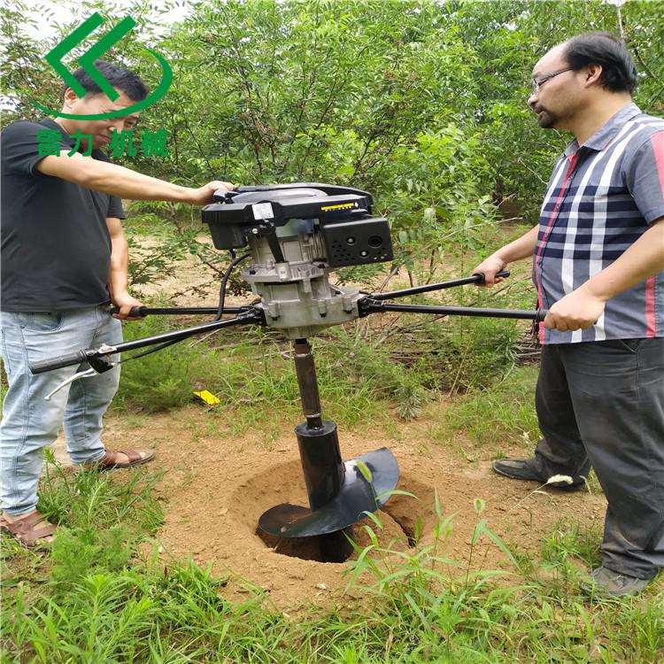 打(dǎ)樁(zhuāng)鑽孔機清理泥漿一幹二淨 打樁鑽孔機清理泥漿(jiāng)一幹(gàn)二(èr)淨