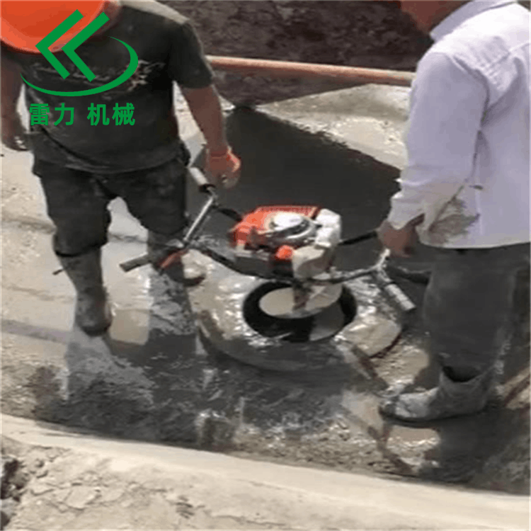 大螺旋鑽孔自動打(dǎ)樁機 大螺旋鑽孔自(zì)動打樁機