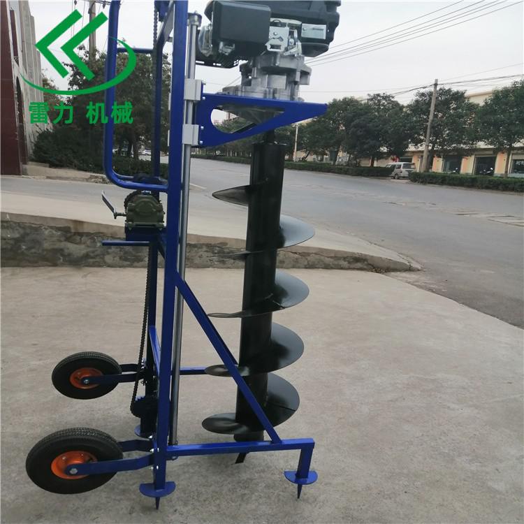 植樹（shù）挖坑機厚重黃土快速削（xuē）孔（kǒng）